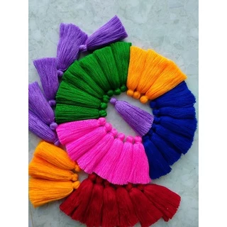 พู่เล็กแต่งเสื้อผ้ายาว 2.5นิ้ว ถุงละ 1 โหล มีสีให้เลือก60สีระบุสีได้ค่ะ(ภาพถ่ายบางสีอาจจะเพี้ยนนิดหน่อย (สีไม่ตก)