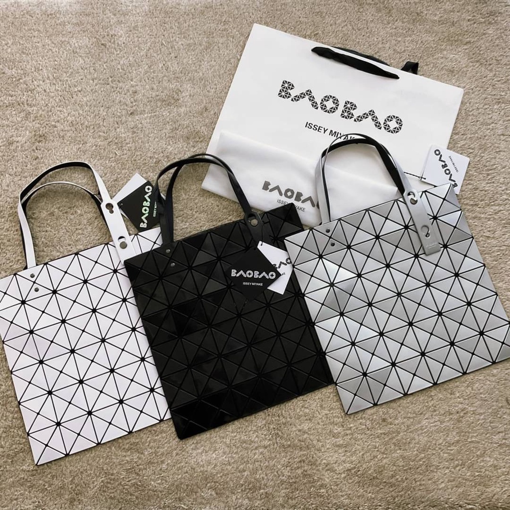 BAO BAO ISSEY MIYAKE TOTE BAG (6x6) กระเป๋าสะพายไหล่  Code:B1D210665  แบรนด์แท้ 100% งาน Outletet