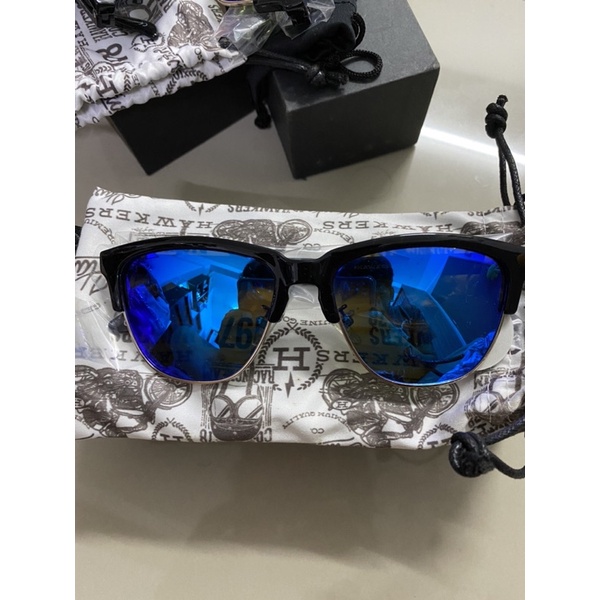 CLERANCE OLDSTOCK ️ ️HAWKERS แว่นกันแดด Classic สีดํา น้ําเงิน