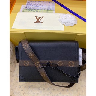 กระเป๋าสะพายข้าง Louis Vuitton