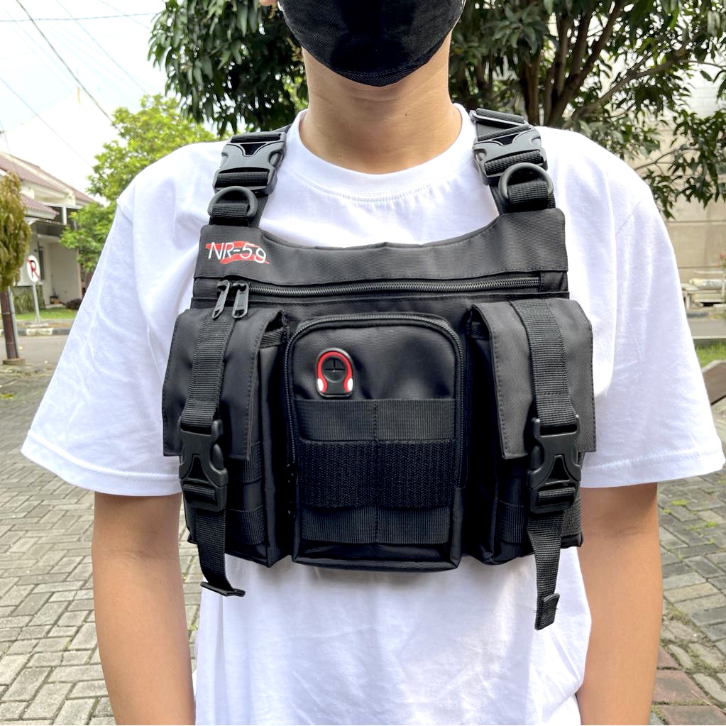 กระเป๋าคาดหน้าอกผู้ชาย NR-59 Three Pocket V9 Black Edition