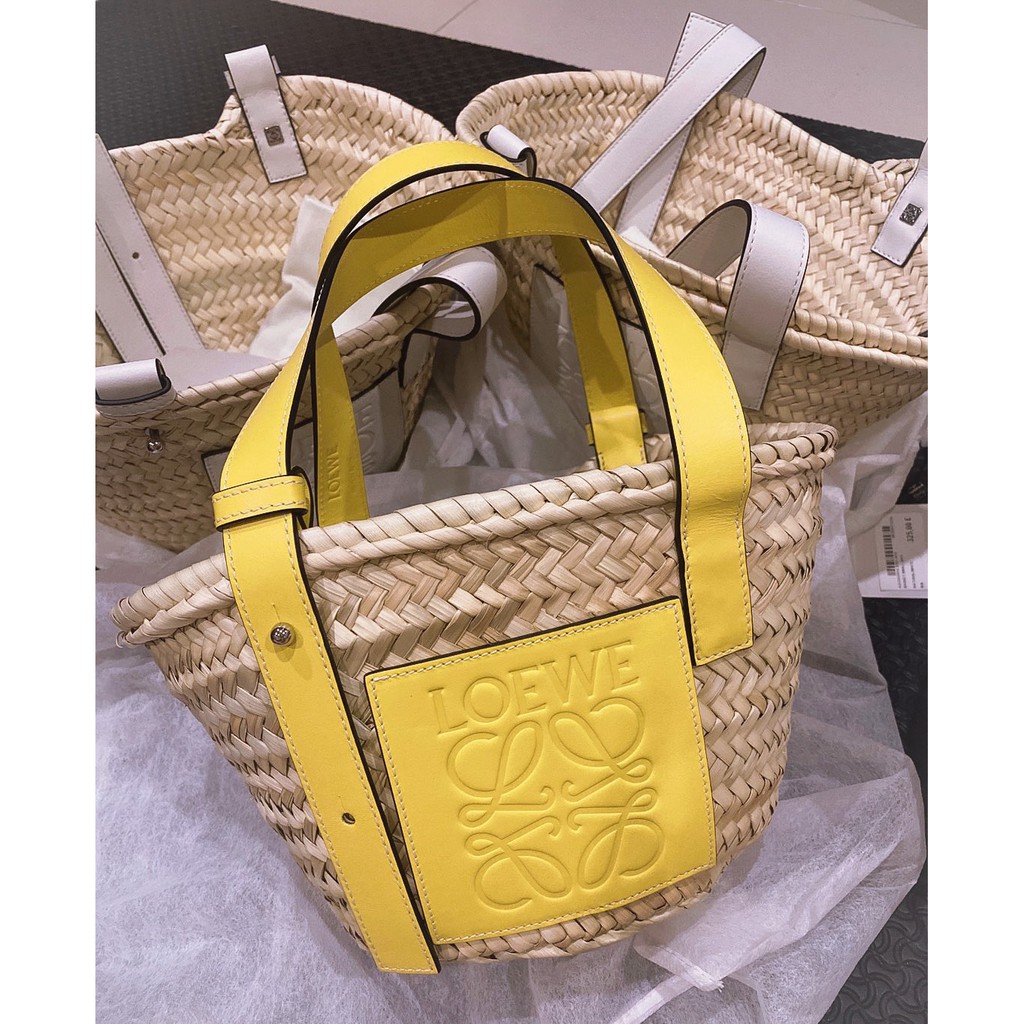 กระเป๋าถือแบบสาน สำหรับผู้หญิง แบรนด์ Loewe สีเหลือง