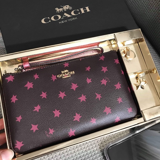 กระเป๋า1ซิปcoach box set  Coachแท้ 🇺🇸💯% มีตัวห้อย Price tag /gift receipt/ card ส่งฟรีems