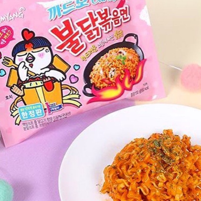 삼영 Samyang มาม่าเกาหลี มาม่าเผ็ดเกาหลี รสคาโบนาร่าสีชมพู แพ็ค 5 ซอง หรือ แบ่งขาย 1 ซอง อิสลามทานได้