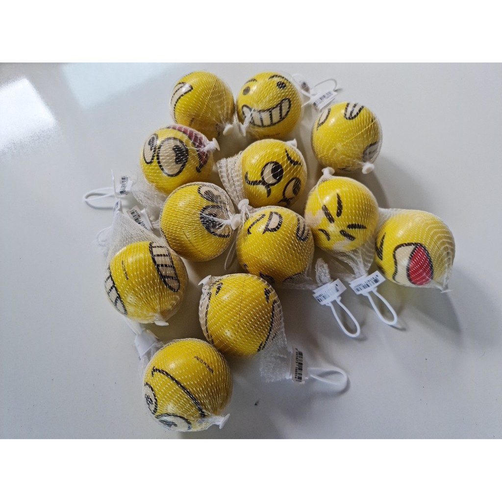 ลูกบอล Emoji  ขนาดเส้นผ่าศูนย์กลาง 5cm   มีให้เลือกหลายแบบ  จำนวน 1 ลูก