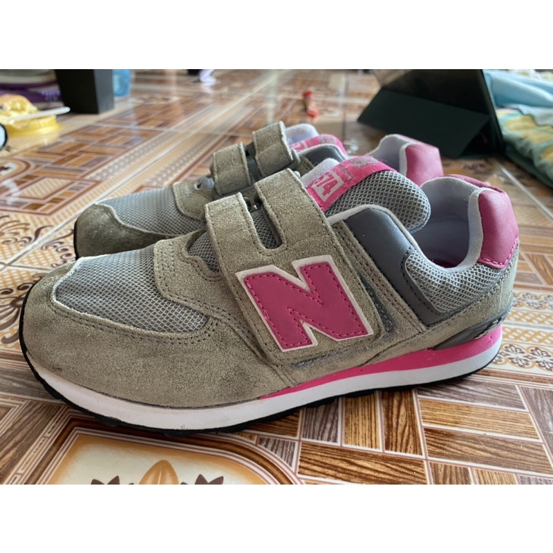 NB new balance 574 รองเท้าผ้าใบเด็ก แบรนด์แท้ มือสอง สภาพดี ใหม่กริบๆ ไซส์ 20cm เบอร์ 33.5