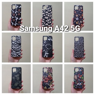 เคสแข็ง Samsung A42 5G มีหลายลาย เคสไม่คลุมรอบนะคะ เปิดบน เปิดล่าง (ตอนกดสั่งซื้อ จะมีลายให้เลือกก่อนชำระเงินค่ะ)