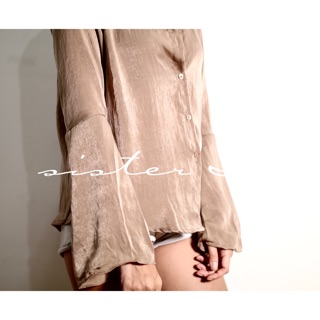 Bell Sleeves Shirt | ซาตินผสม เนื้อนุ่ม ฟรีไซส์