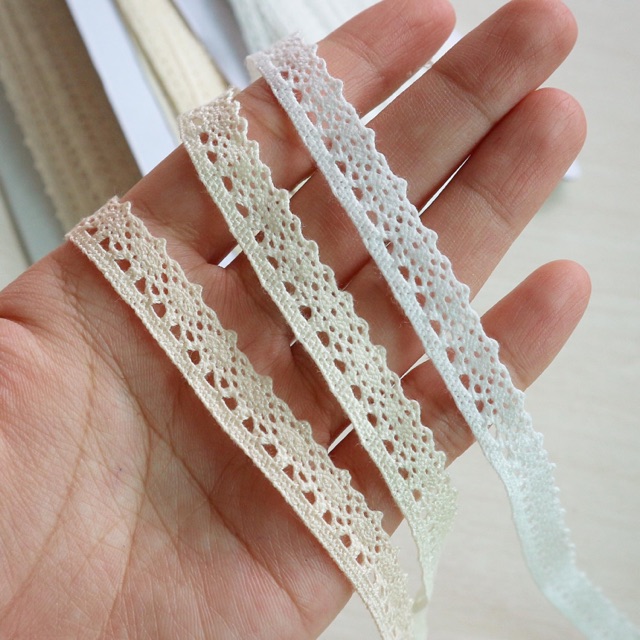 ริบบิ้นลูกไม้1cm. (ม้วน 18 หลา)