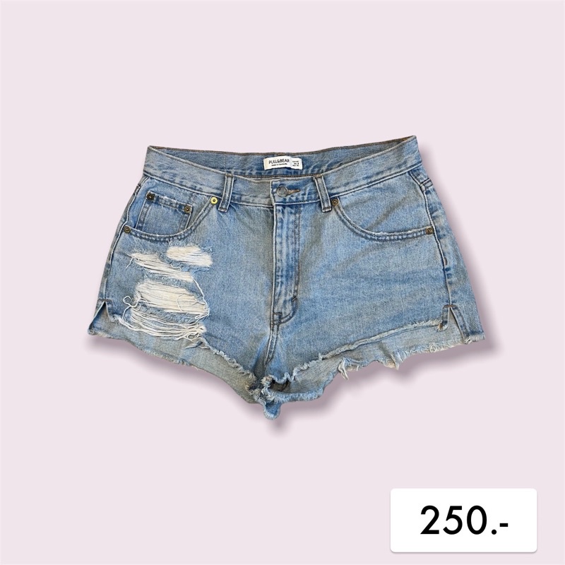 Pull and bear กางเกงยีนส์ขาสั้น สีอ่อน ส่งต่อ มือ 2