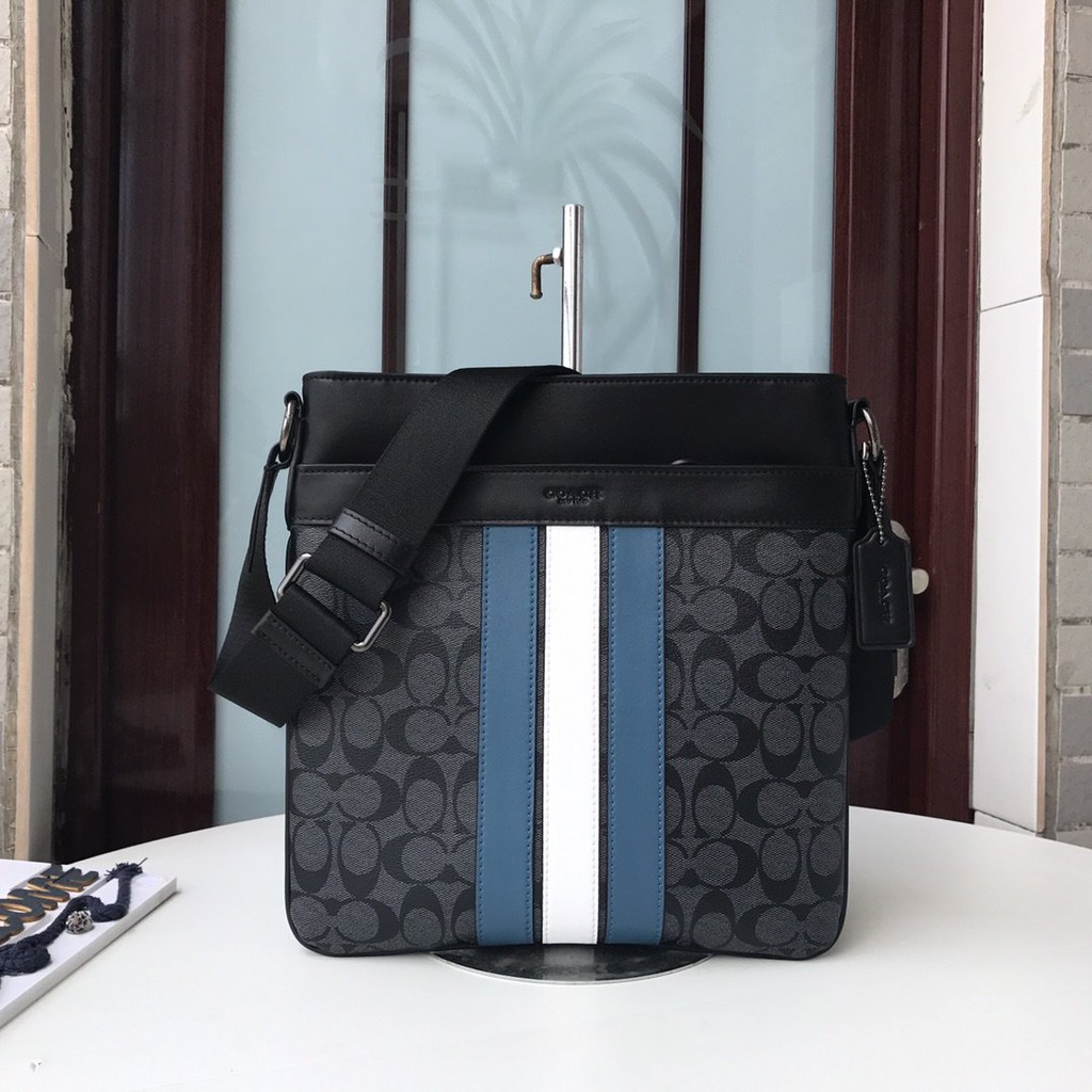 New100% Coach Men's Charles Crossbody Varisty Signature#F26068 กระเป๋าสะพายข้างผู้ชาย รุ่นบาง ซิปบน 