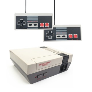 เครื่องเล่นเกม Famicom ขนาดเล็กโดยตัวเครื่องออกแบบมาให้มีขนาดเล็กกว่าปกติ
