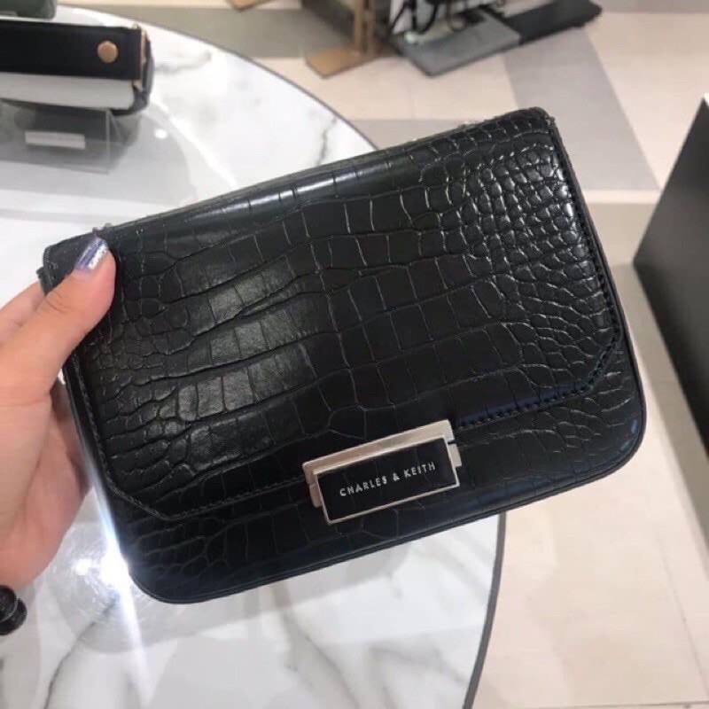 กระเป๋า Charles&keith