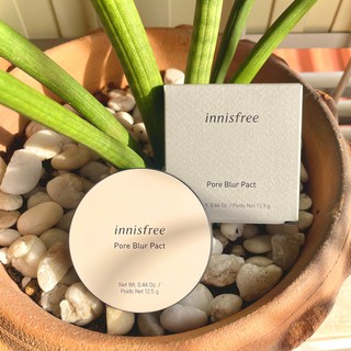 Innisfree Pore Blur Pact 12.5g แป้งอัดแข็งสีเนื้อ ช่วยเบลอรูขุมขน และควบคุมความมันบนใบหน้า