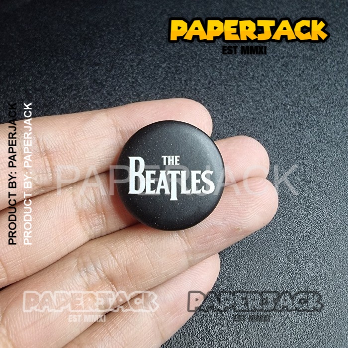 The BEATLES LOGO PIN BAND SIZE 25MM BUTTON MENS BAG อุปกรณ์เสริม
