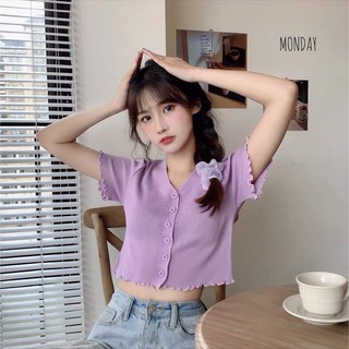 เสื้อไหมพรมแขนสั้น  เเต่งระบาย มีกระดุมหน้า