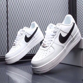 Nike Air Force 1 AF1 X Stussy ใหม่ รองเท้าผ้าใบลําลอง ผ้าลินิน ข้อสั้น ลายซามูไร สีขาว สีดํา แฟชั่น สําหรับผู้ชาย ผู้หญิง