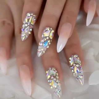 💎เพชรอย่างดี สำหรับติดเล็บ สีใส/สีรุ้งสุดฮิต มีหลายไซต์ในกล่อง