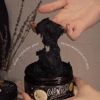 Cold Night Body Scrub สูตรเย็นสบายผิว Charcoal Sea Salt กลิ่น Rosemary &amp; Sweet Mint