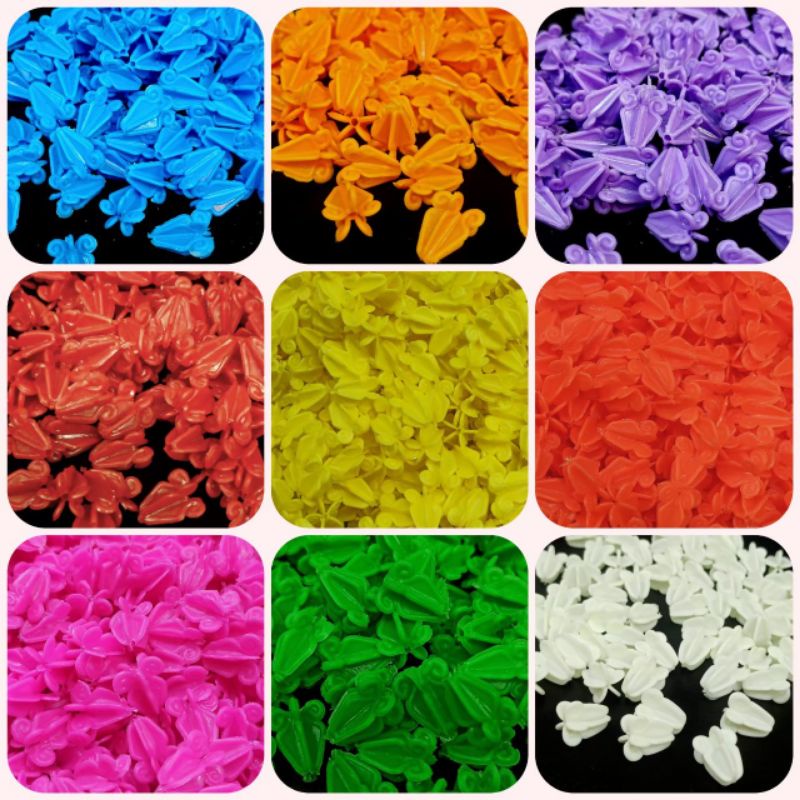 ดอกรักพลาสติก มีหลายสี ปริมาณ 200 กรัม