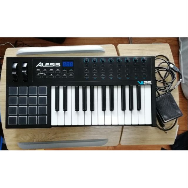 ขายAlesis Vi25 สภาพดี พร้อม ฟุตสวิท