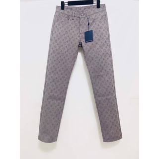 LOUIS VUITTON LV MONOGRAM SLIM JEANS กางเกงยีนส์ขากระบอกเล็ก แบรนด์หลุยส์วิตตอง ผ้ายีนส์ ลายปริ้นท์ตัวหนังสือ โมโนแกรม