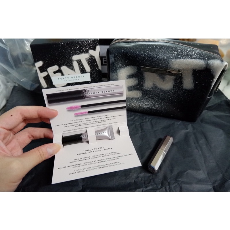 FENTY BEAUTY พร้อมกระเป๋า by Rihanna makeup kit