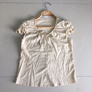 เสื้อสีครีมเข้ม อก 36 ยาว 21 (งานมือสอง)