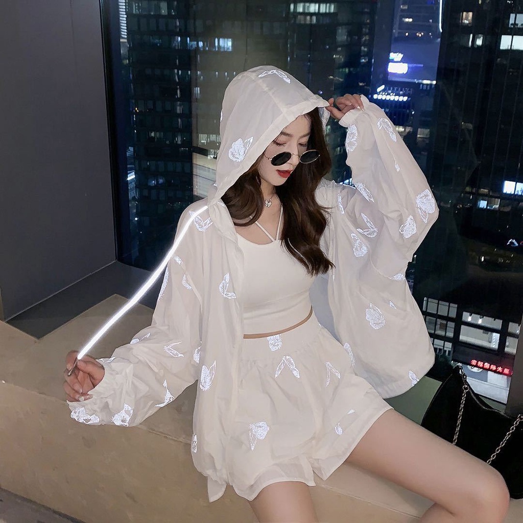 ชุดเสื้อกันหนาว มีฮู้ด กางเกงขาสั้น ขากว้าง ป้องกันแดด สะท้อนแสง ลายผีเสื้อ แฟชั่นฤดูร้อน สําหรับสตรี