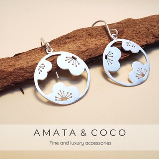 Amata &amp; CoCo ต่างหูเงินรูปดอกบ๊วยในกรอบวงกลม ACKE105