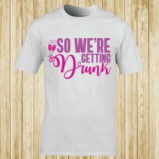 เสื้อยืดราคาถูกสุดๆSo Were Getting Drunk Designer เสื้อยืดกีฬา สําหรับผู้ชายขนาดเต็มS-5XL