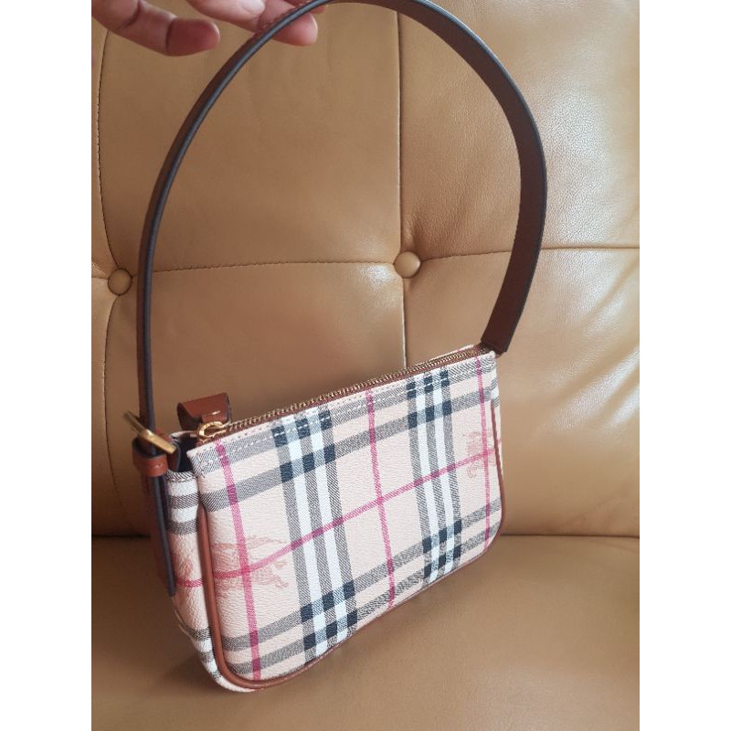 ❌ขายแล้ว🥰Used Burberry Pouch กระเป๋ามือ 2 สภาพดี 95%+++