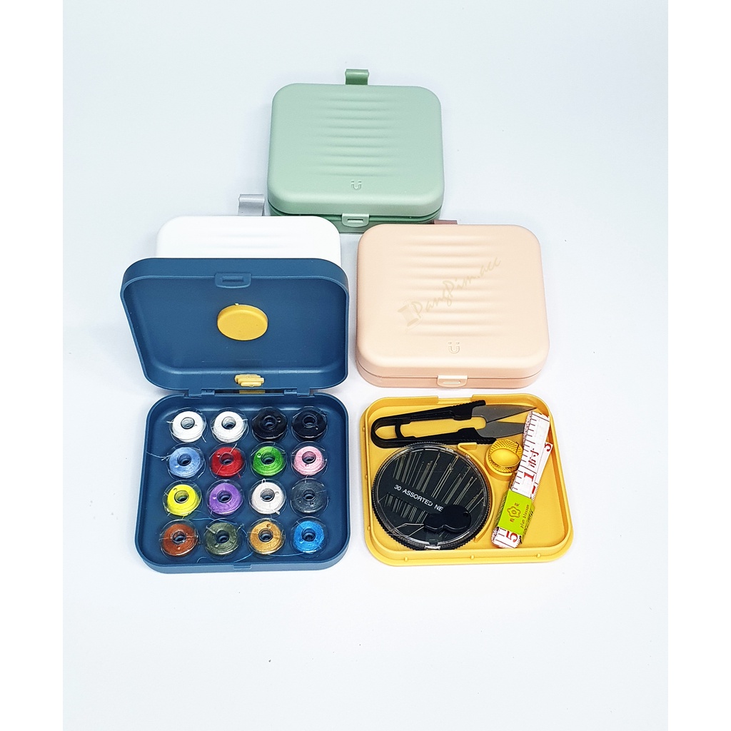 ชุดอุปกรณ์เย็บผ้าแบบพกพา หรือ  กล่องเครื่องมือ เข็ม ด้าย กรรไกร