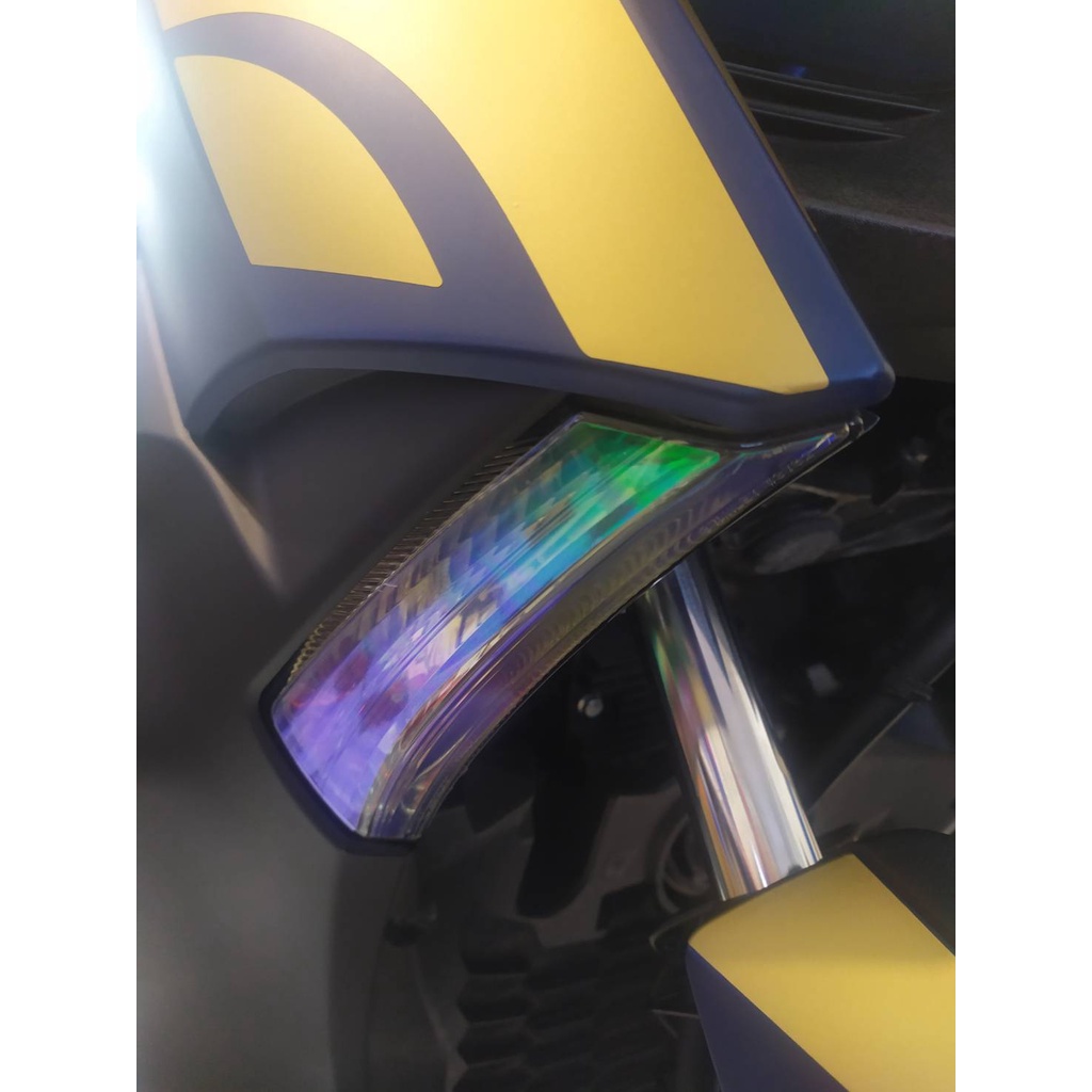 YAMAHA XMAX 300 ฟิล์มแต่งไฟเลี้ยวหน้า ป้องกันรอย เพิ่มความสวยงาม