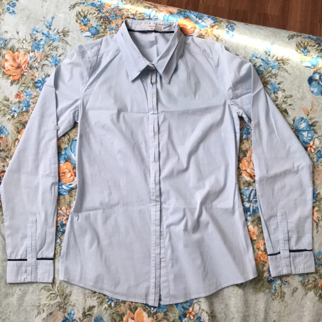 เสื้อเชิ๊ตสำหรับผู้หญิงใส่ทำงานสีฟ้า ยี้ห้อ Xact เบอร์ M ตำหนิตามภาพส่งต่อ 49 บาท