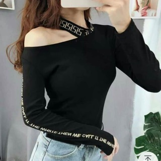 เสื้อเปิดไหล่ข้างเดียว ดีเทลแต่งโช๊คเกอร์
