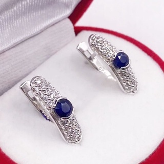 P6411 ต่างหูพลอยไพลินแท้ ( Blue sapphire ) แบบอิงลิชล็อค ตัวเรือนเงินแท้ 925 ชุบทองคำขาว