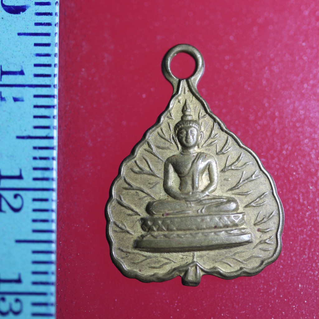 FLA-04 เหรียญเก่าๆ เหรียญใบโพธิ์ พระพุทธนั่งปางมารวิชัย เหรียญใบโพธิ์กะไหล่ทอง พระพุทธปางสมาธิ หลวงปู่แหวน วัดดอยแม่ปั๋ง