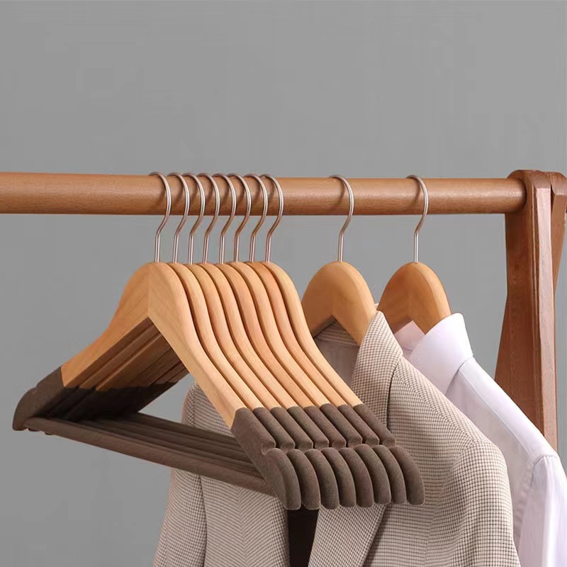 ไม้แขวนเสื้อ ไม้แขวนเสื้อกำมะหยี่ (แพ็คละ 12 ชิ้น) 44.5cm.