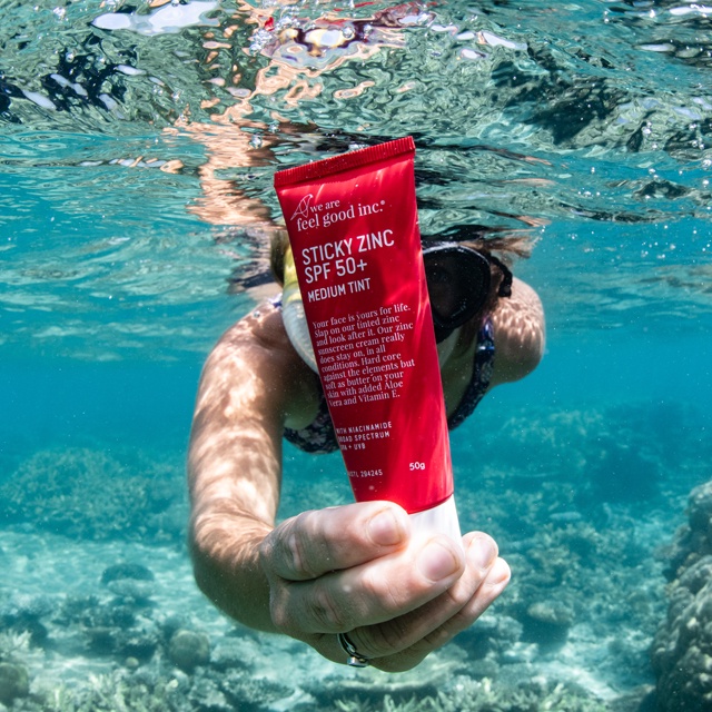 We Are Feel Good Inc. Sticky Zinc Sunscreen SPF50 (Medium Tint) สติ๊กก ...
