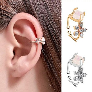 ต่างหูหนีบดอกไม้ คริสตัล • Crystal Flower Ear cuff