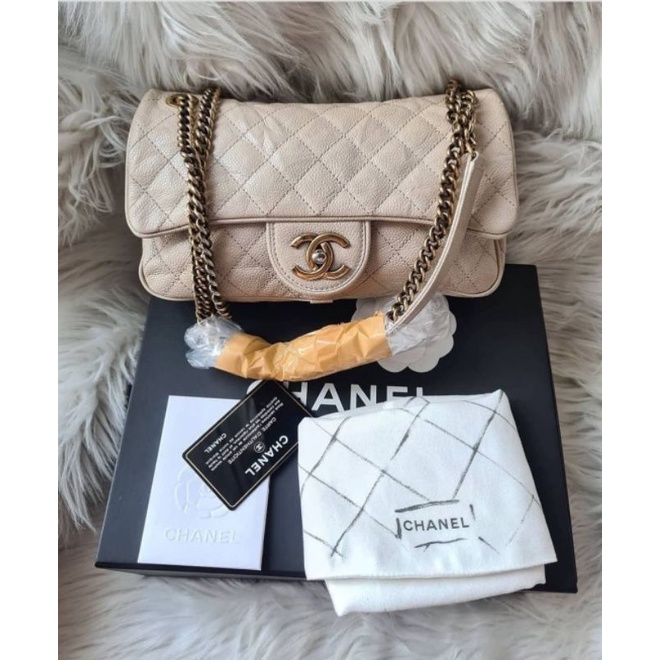 Chanel crossbody  being holo 18