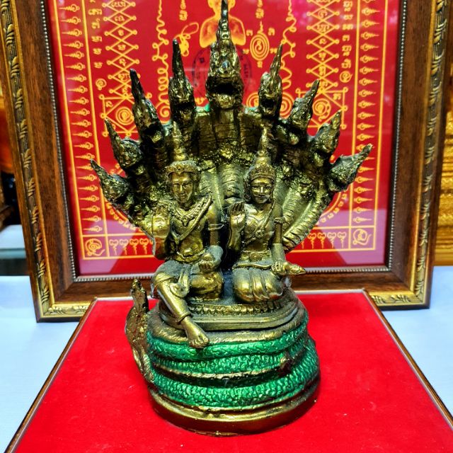 ปู่ศรีสุทโธและแม่ย่าปทุมมา ประทับบัลลังก์นาคราช 9 เศียร กว้าง 10 cm สูง 15 cm