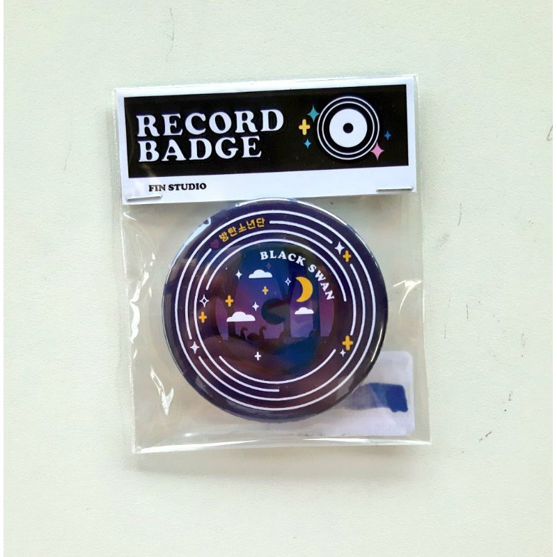 [พร้อมส่ง]ของสะสมBts: เข็มกลัดBtsลายBlack swan