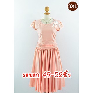 E2163-5-3XL-ชุดเดรสคนอ้วน สีพีช(โทนสีโอรส) ผ้าหางกระรอก แขนล้ำ ประดับดอกไม้ดอกลอยที่บ่าด้านซ้ายผู้ใส่ จับจีบช่วงเอว