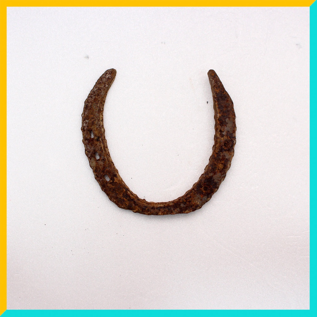 รองเท้าม้า Iron Kale Ghode Ki Naal Pre Engergized 10-12 ซม. สีดํา