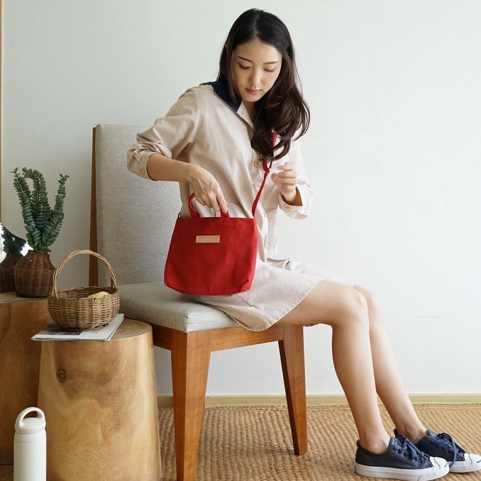 กระเป๋าสะพายไหล่ผ้าแคนวาส รุ่น PETITE - Something Simple