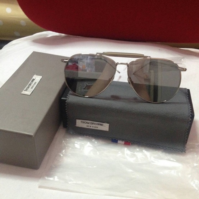 แว่น Thom browne