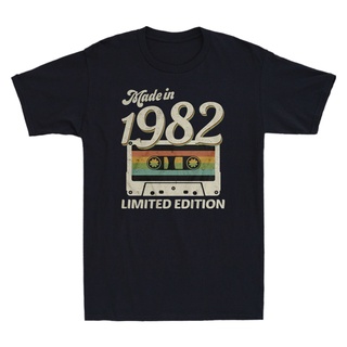 New👕tshirtเสื้อยืดคอกลมฤดูร้อนGILDAN เสื้อยืด พิมพ์ลาย Made In 1982 Limited Edition ครบรอบ 45 ปีSto4XL