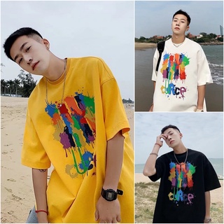 ✨COD✨แฟชั่นฤดูร้อนเสื้อยืดผู้ชาย ทรงหลวม กราฟฟิตีตัวอักษรสไตล์ถนนเสื้อยืดพิมพ์ลาย ลำลองเกาหลีเสื้อยืดโอเวอร์ไซส์ สวมใส่สบายมาก เสื้อยืดคอกลม ไซส์: M-5XL